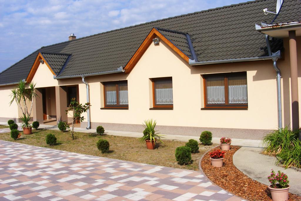 Szerencsecsillag Vendeghaz Hotel Kiskoros Exterior foto