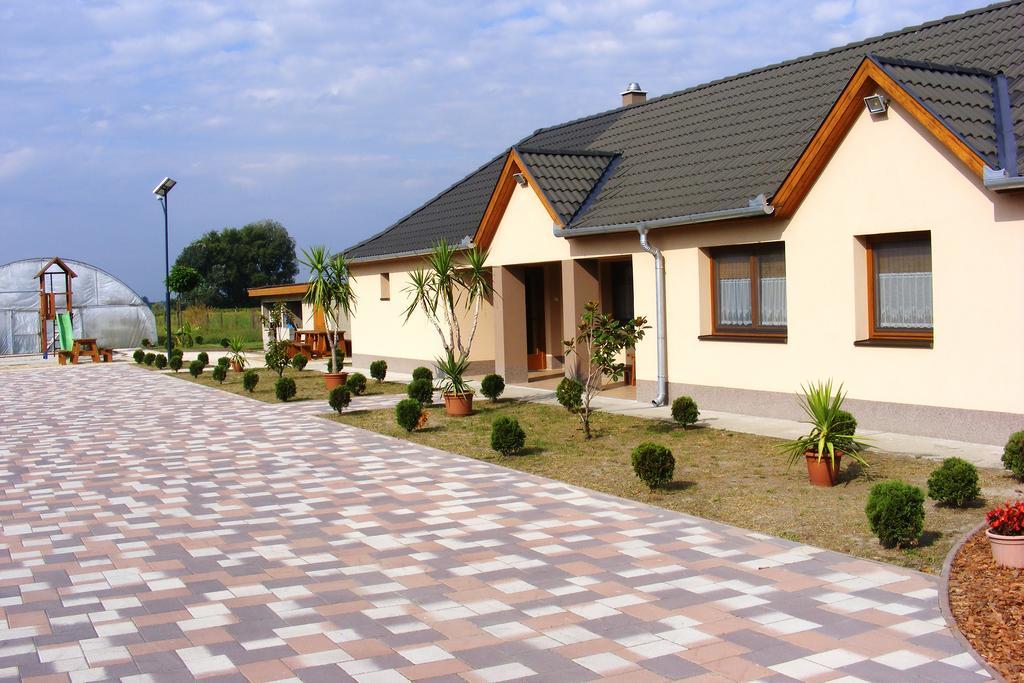 Szerencsecsillag Vendeghaz Hotel Kiskoros Exterior foto