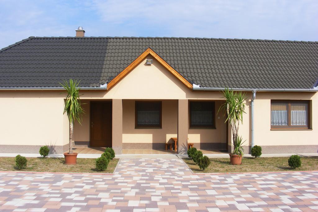 Szerencsecsillag Vendeghaz Hotel Kiskoros Exterior foto
