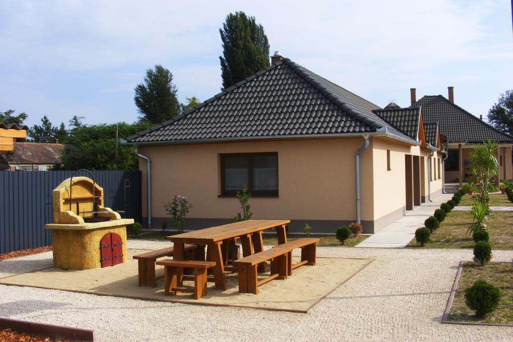 Szerencsecsillag Vendeghaz Hotel Kiskoros Exterior foto