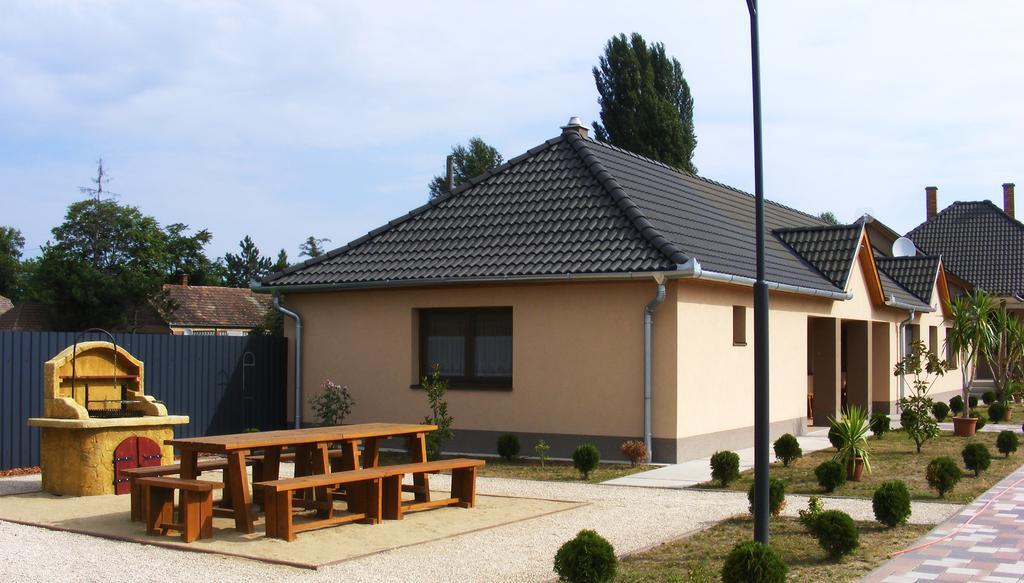 Szerencsecsillag Vendeghaz Hotel Kiskoros Exterior foto