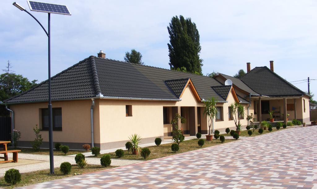 Szerencsecsillag Vendeghaz Hotel Kiskoros Exterior foto
