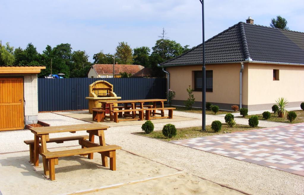 Szerencsecsillag Vendeghaz Hotel Kiskoros Exterior foto