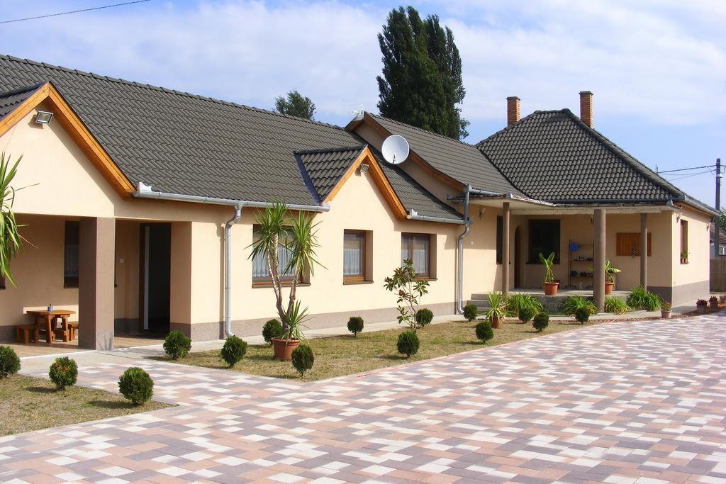 Szerencsecsillag Vendeghaz Hotel Kiskoros Exterior foto