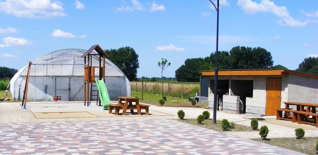 Szerencsecsillag Vendeghaz Hotel Kiskoros Exterior foto
